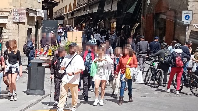 Turista molestato: arrestato un uomo per rapina