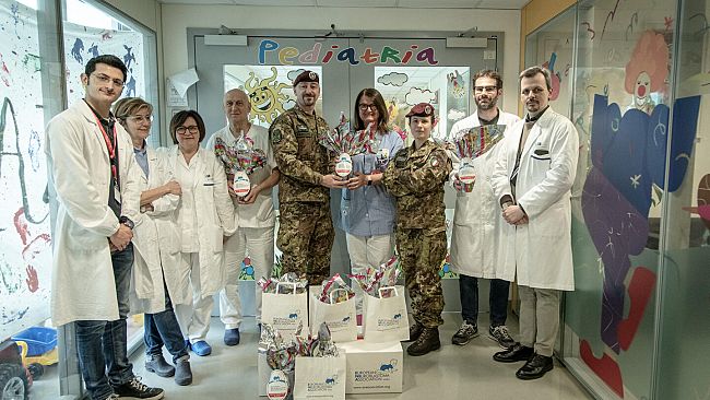 Pasqua: un maxi uovo per la casa famiglia San Paolino