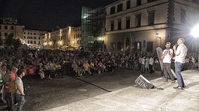 Auguri Caruso Pascoski: Firenze in piazza per Francesco Nuti
