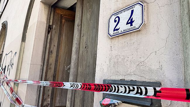 Empoli, chiusi gli accessi di un edificio divenuto bivacco