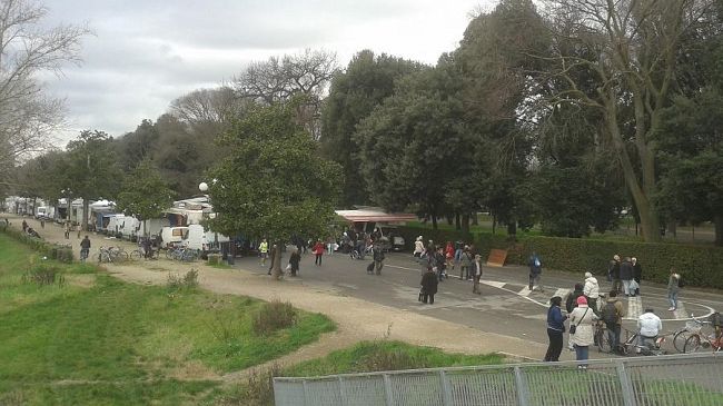 ​Parco delle Cascine: arrestata borseggiatrice al mercato, derubata un’anziana