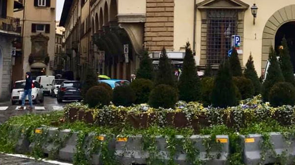 Rotonda Goldoni, aiuola mobile by Netflix: la polemica sgomma sui Social