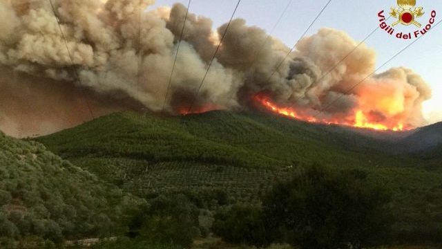 ​Incendio sul Monte Serra, analisi su inquinanti in aria: ecco i risultati di Arpat