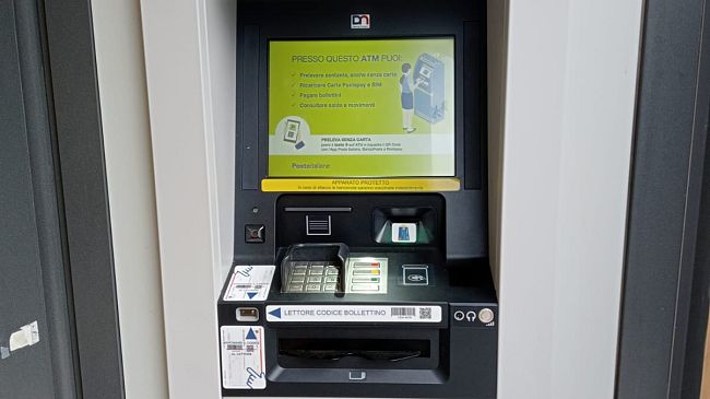 Nuovi ATM Postamat dotati di monitor digitale ad elevata luminosità
