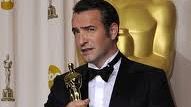Il premio Oscar Jean Dujardin sul grande schermo con Piccole bugie tra amici
