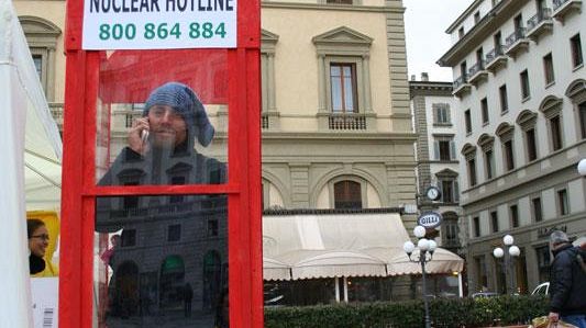 Greenpeace: tanti curiosi a Firenze nelle cabine “Nuclear Hotline”