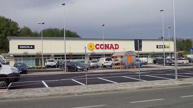 Conad si difende dalla crisi puntando sullo sconto sociale per famiglie