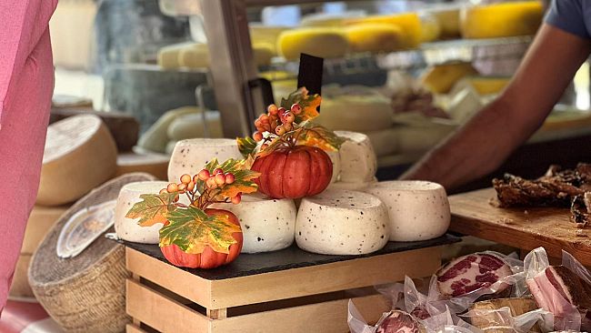 artour-del-gusto-toscano-piazza-strozzi-si-prepara