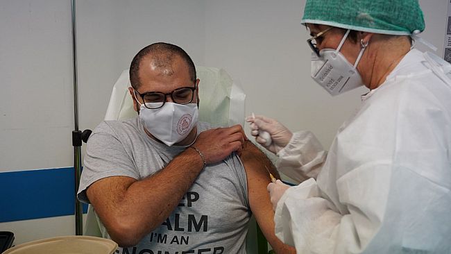Vaccini agli over 50 in Toscana, quando si comincia?