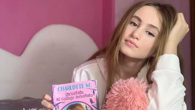 Charlotte M., la youtuber di 12 anni alla Versiliana