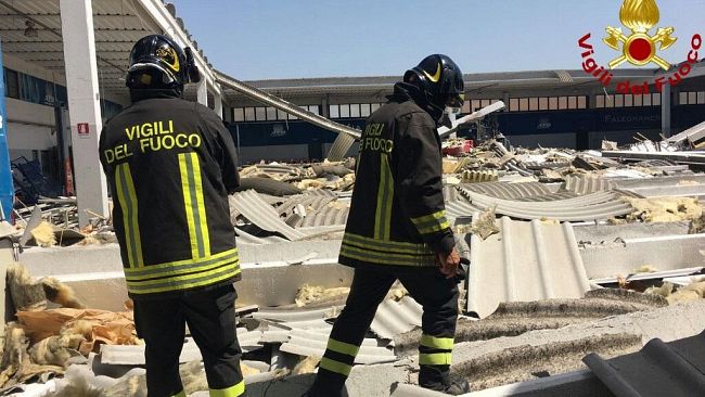 Crollo a Venturina: nucleo cinofilo sul posto