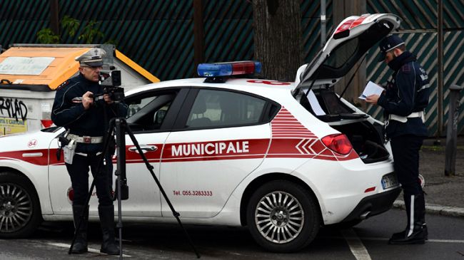 Sfreccia in scooter in lungarno Moro a 105 chilometri all’ora