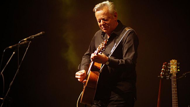 Il Maestro della chitarra acustica, Tommy Emmanuel, incanta l'Obihall