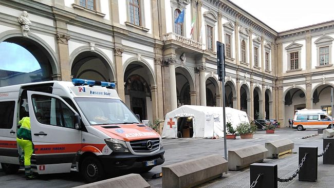 Covid Toscana, crescono ricoveri (+22) e terapie intensive (+10)