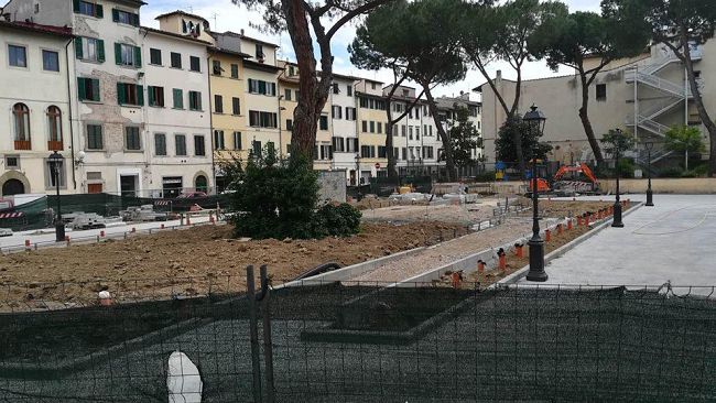 Piazza dei Ciompi: arrivano libri e fiori