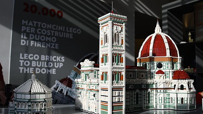 La realizzazione del modellino in mattoncini del Duomo di Firenze