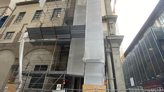 Tetto vasariano, gronda restaurata in tempo record