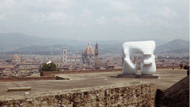 Soluzione paradosso per l’hotel: parcheggio “sul tetto del monastero”