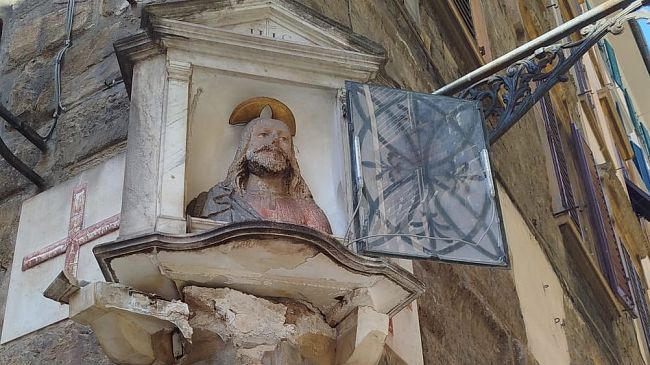 Danneggiato tabernacolo cinquecentesco in via del Corso