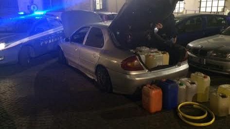 Piromane sul Lungarno: auto in fiamme