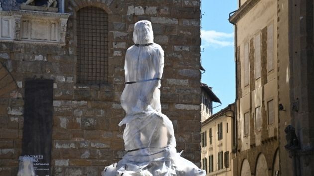 Ercole e Caco, ponteggi rimossi  e copertura provvisoria