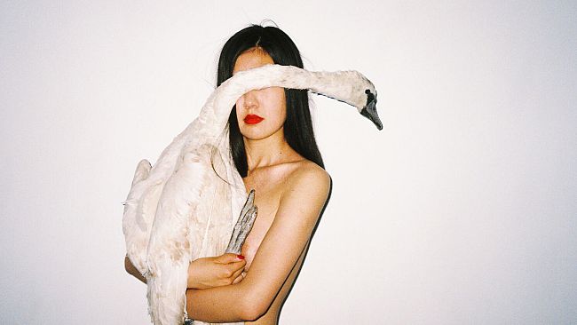 A Prato dal 4 giugno al 23 agosto 2020 i Nudi di Ren Hang