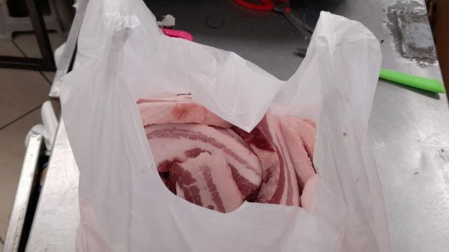 Borse per alimenti in plastica irregolari, sequestri a Prato