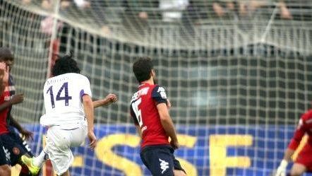 Una super Fiorentina stende il Cagliari e si prepara alla sfida con la Juventus.