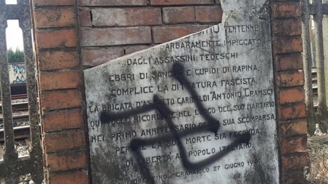 Svastica su lapide di una vittima del Nazismo: ennesima ferita alla memoria in Toscana