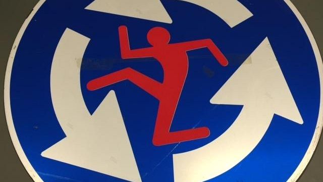 Ebay: in vendita i cartelli stradali modificati ad arte