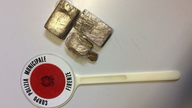 Piazza Costituzione (zona Statuto) nuova frontiera dello spaccio a Firenze?