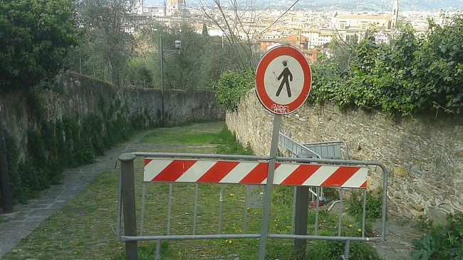 Panorama dissestato: Firenze crolla nel silenzio