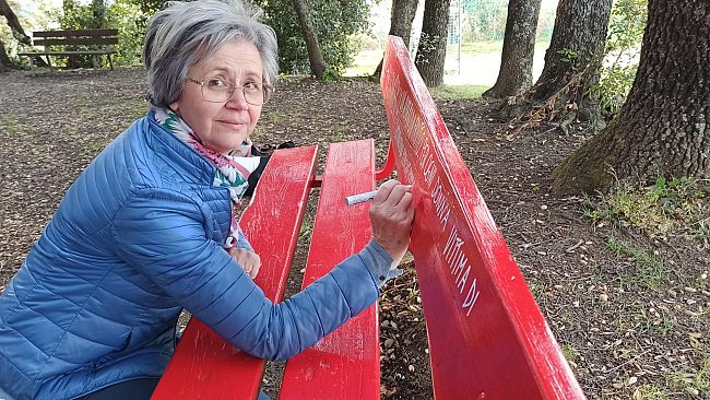 Spedaletto, panchina rossa per dire no alla violenza sulle donne