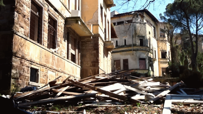 Luzzi: l'ex ospedale ridotto a discarica di rifiuti speciali