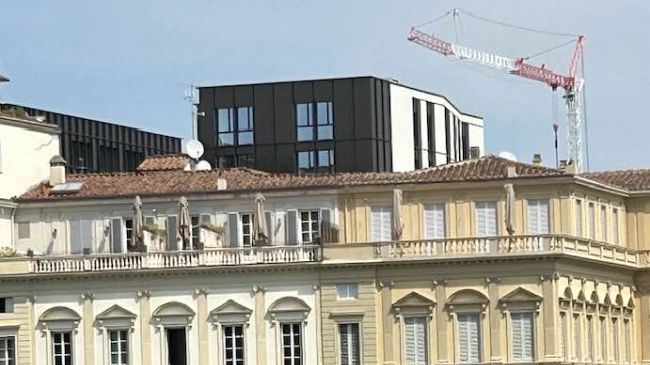 Un brufolo bianconero imbruttisce Firenze