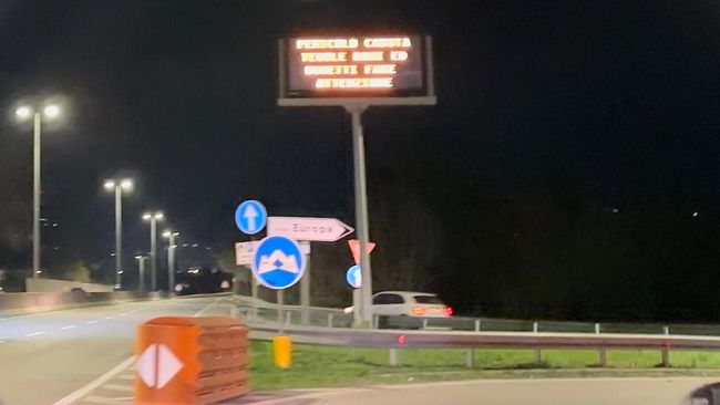 Autostrade: quella cassa è arredo urbano a norma del CdS?