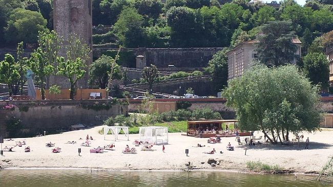 Inaugura domani “The Sunday”, l’aperitivo sull'Arno con dj set e prodotti a Km0 