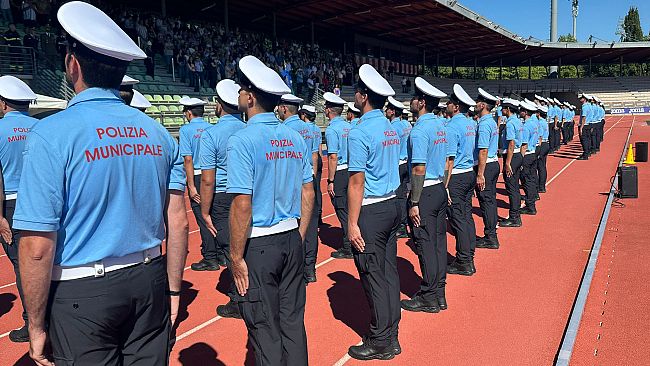 a-firenze-il-giuramento-di-90-nuovi-agenti-di-polizia-municipale