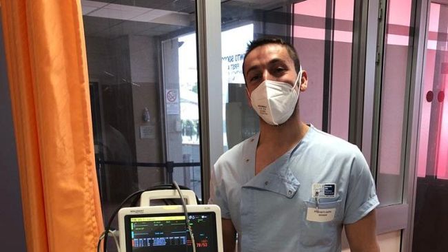 Colpito da arresto cardiaco a 97 anni, infermiere lo salva