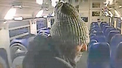 Piromane dei treni regionali, ripreso dalle telecamere