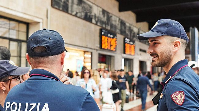 Il trucco dello zaino per fregare i turisti: due arresti a Firenze