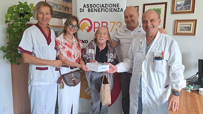 dopo-la-nascita-del-nipotino-dona-un-saturimetro-allospedale