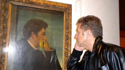 Ezio Greggio a Firenze per la mostra su De Chirico