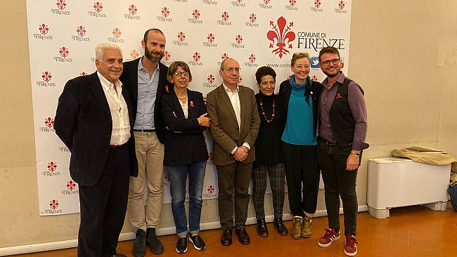 Aids, l'emergenza è passata ma l'HIV esiste ancora: in Toscana 2000 sieropositivi