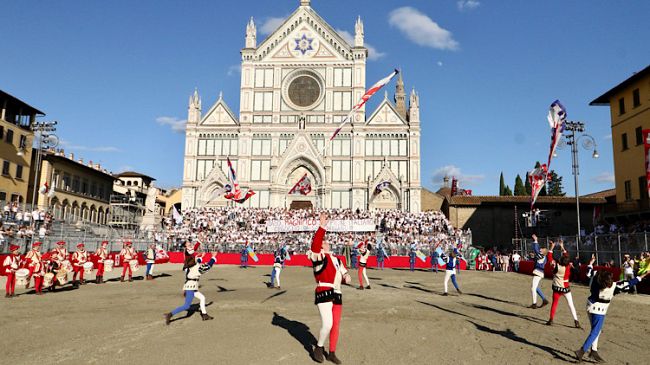 sorteggio-calcio-storico-bianchi-verdi-e-azzurri-rossi