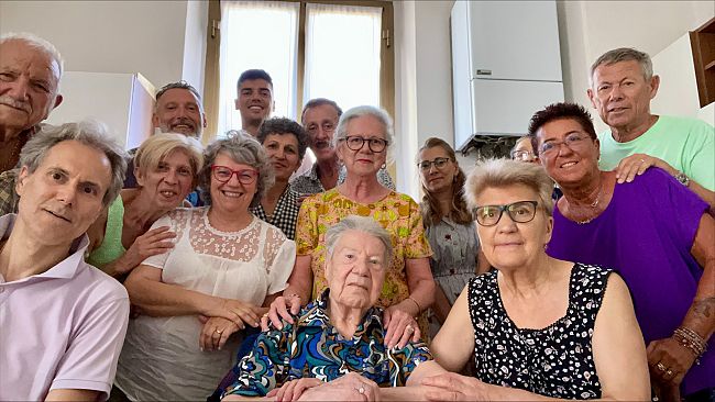 Via Carlo del Prete, i 102 anni della signora Fernanda 