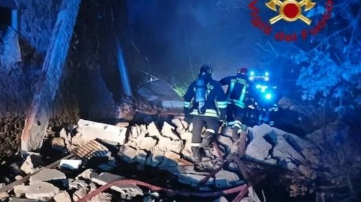 Esplosione ad Arezzo, casa distrutta 