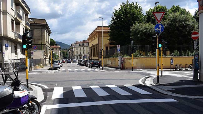 Capponi-Benivieni, nuovo semaforo attivato all'incrocio