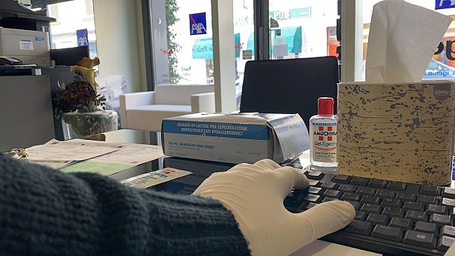 Covid-19: i clienti di banche e assicurazioni possono restare a casa?