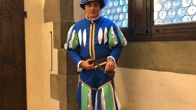 Cerreto Guidi: il Palio del Cerro dona un costume al Calcio Storico